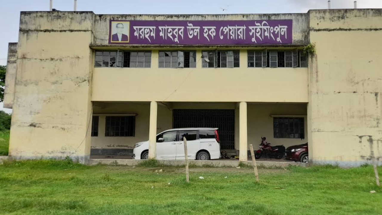 ফেনীতে নির্মাণের ২৬ বছরেও চালু হয়নি সুইমিংপুল