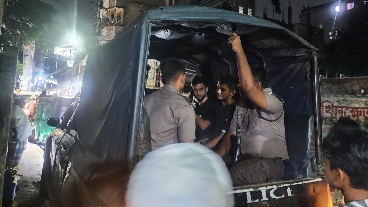এইচএসসি পরীক্ষার্থীকে আটকে রেখে ব্ল্যাকমেইলের অভিযোগ, আটক ৩