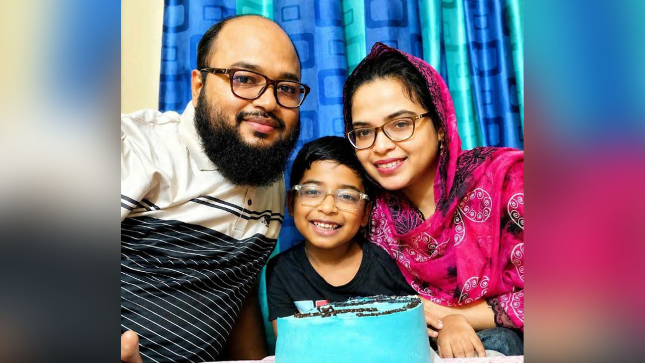 স্ত্রী-সন্তানের সঙ্গে নূর আলম। ছবি : পারিবারিক সূত্রে পাওয়া