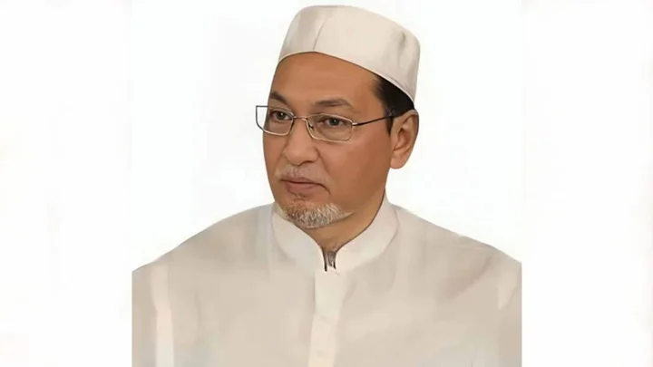 ওমরাহ পালনে সস্ত্রীক সৌদি গেলেন চিফ হুইপ