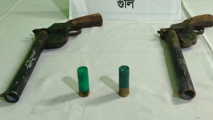 রাজবাড়ীতে অস্ত্র-কার্তুজ-ককটেলসদৃশ বস্তু জব্দ, গ্রেপ্তার ১