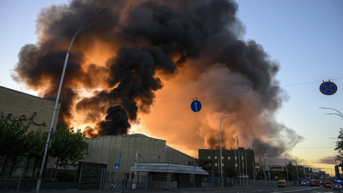 Russia hits Kyiv, Ukraine strikes occupied Crimea to end 3-day lull
