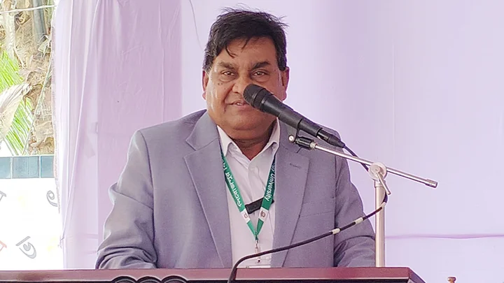 ‘ভিসি হিসেবে আল্লাহ আমাকে নিয়োগ করাইছে তারেক রহমানকে দিয়ে’
