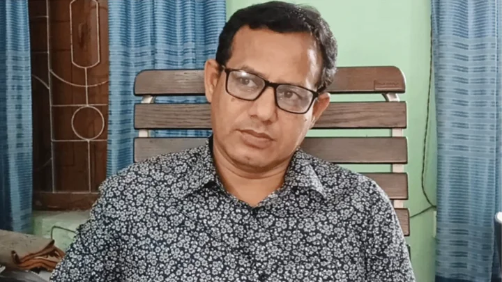 প্রাথমিক শিক্ষা কর্মকর্তার বিরুদ্ধে কর্মচারীদের অর্থ হাতিয়ে নেওয়ার অভিযোগ