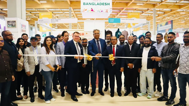 প্যারিসে টেক্সওয়ার্ল্ড অ্যাপারেল সোর্সিং মেলায় বাংলাদেশ প্যাভিলিয়ন