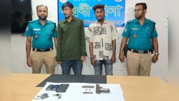 পল্লবীতে পুলিশের চেকপোস্টে পিস্তল-গুলিসহ ২ যুবক গ্রেপ্তার