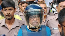 মানবিক দিক বিবেচনায় হাতকড়া সামনে দেওয়ার অনুরোধ পলকের