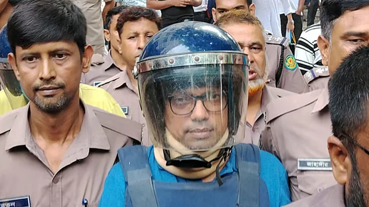 মানবিক দিক বিবেচনায় হাতকড়া সামনে দেওয়ার অনুরোধ পলকের