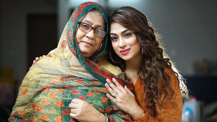 মা হারালেন চিত্রনায়িকা পপি