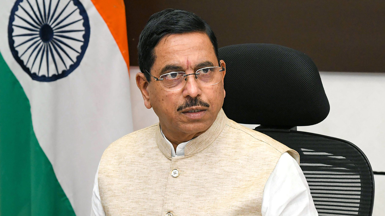 ভারতের নতুন শিক্ষামন্ত্রী প্রহ্লাদ জোশী