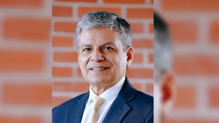 আইইউবির বিজনেস স্কুলের ডিন হলেন অধ্যাপক ইমরান রহমান