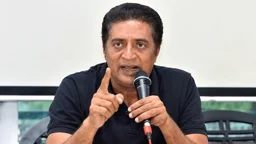 নেপাল বা বাংলাদেশের মতো নয়, ভারতে সরকার পরিবর্তন হবে গণতান্ত্রিক উপায়ে: প্রকাশ রাজ