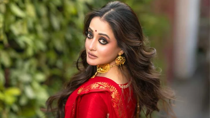 মা বিয়ে করতে মানা করেন: রাইমা সেন