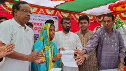 মিশনের মায়ের হাতে নিয়োগপত্র দিয়ে রাশেদ খাঁন বললেন ‘আপনাকে স্যালুট’
