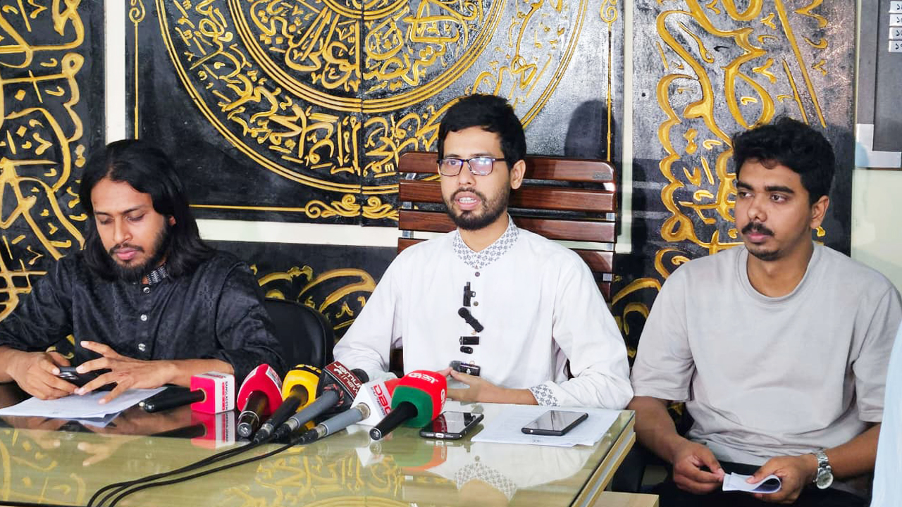 ছাত্রলীগকে ডিফেন্ড করা সাংবাদিকদের বিরুদ্ধে ব্যবস্থা নেওয়ার হুঁশিয়ারি রাকসু ভিপির