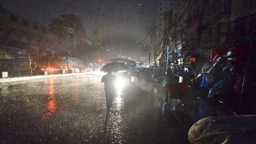 রাত ১টার মধ্যে বৃষ্টি হতে পারে যেসব অঞ্চলে