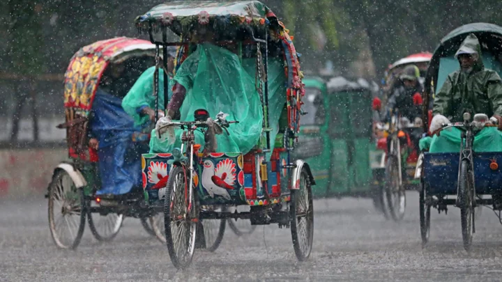 ভারী বর্ষণের আভাস