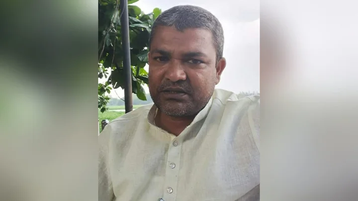 সাবেক সংস্কৃতিমন্ত্রীর ব্যক্তিগত সহকারী গ্রেপ্তার