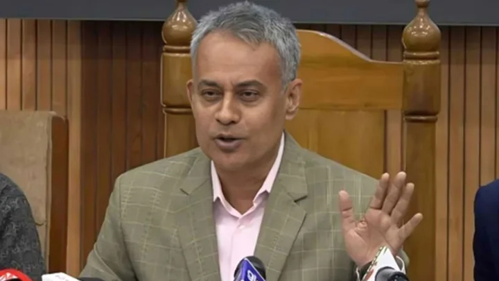যাত্রীসেবা না বাড়ালে বাস কোম্পানির রুট বাতিল: সড়কমন্ত্রী