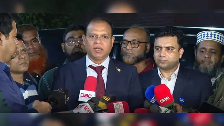 সফরসঙ্গী সবাইকে নিয়েই দেশে ফিরেছেন প্রধানমন্ত্রী: রুমন
