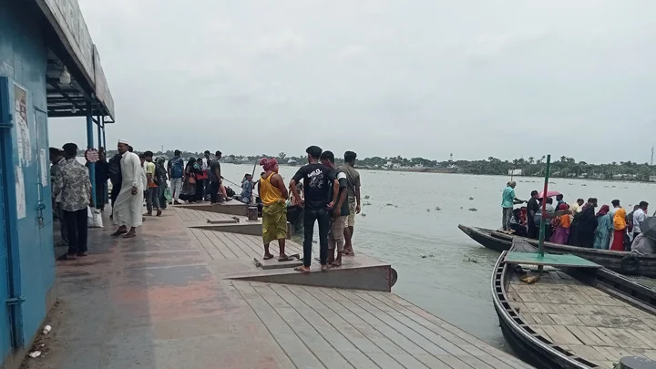 রূপসা ঘাটে টোল দ্বিগুণ হলেও ৬৮ লাখের রাজস্ব নামল ১৬ লাখে