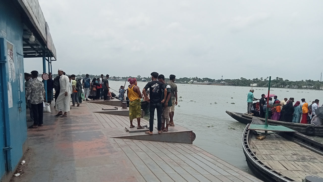রূপসা ঘাটে টোল দ্বিগুণ হলেও ৬৮ লাখের রাজস্ব নামল ১৬ লাখে