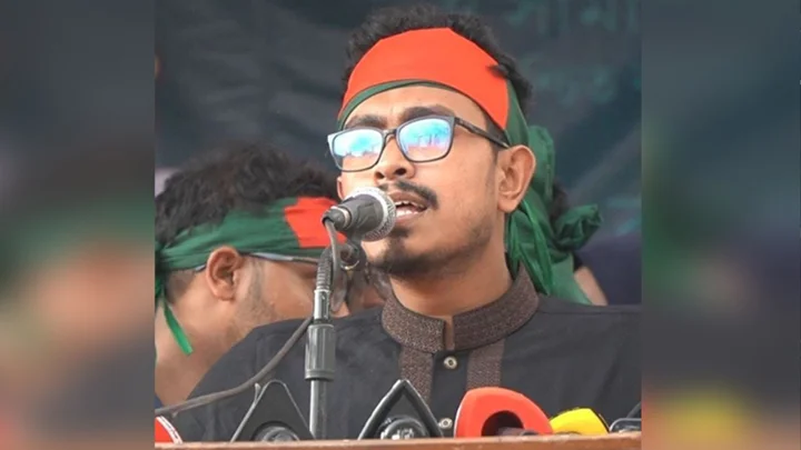 শেখ মুজিব হলের নাম পুনঃস্থাপন নিয়ে প্রশাসনের বিরুদ্ধে ডাকসু ভিপির অভিযোগ