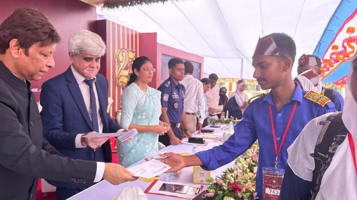 ৮৫২ শিক্ষার্থীকে বৃত্তি ও সম্মাননা খাজা মোজাম্মেল হক (র.) ফাউন্ডেশনের