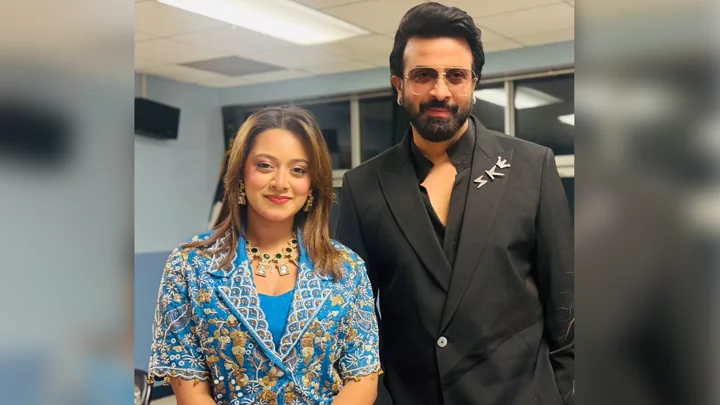 শৈশবের ‘চাচ্চু’ শাকিবের সঙ্গে দীঘি