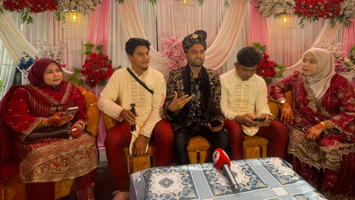 বাংলাদেশি বন্ধুর বিয়েতে মালয়েশিয়া থেকে ছুটে এলেন চার বন্ধু