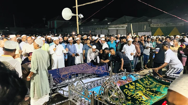 নাটোরে দুর্ঘটনায় একসঙ্গে পাঁচ ব্যবসায়ীর মৃত্যু, শরীয়তপুরে জানাজা
