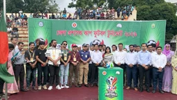 বৃষ্টির মধ্যেও সাতক্ষীরায় জেলা প্রশাসক কাপ ফুটবলে হাজারো দর্শক