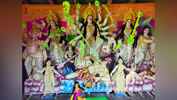 আশাশুনির বুড়িয়া মন্দিরের চমক ৩৫ হাজার মুক্তাখচিত ১৩ প্রতিমা