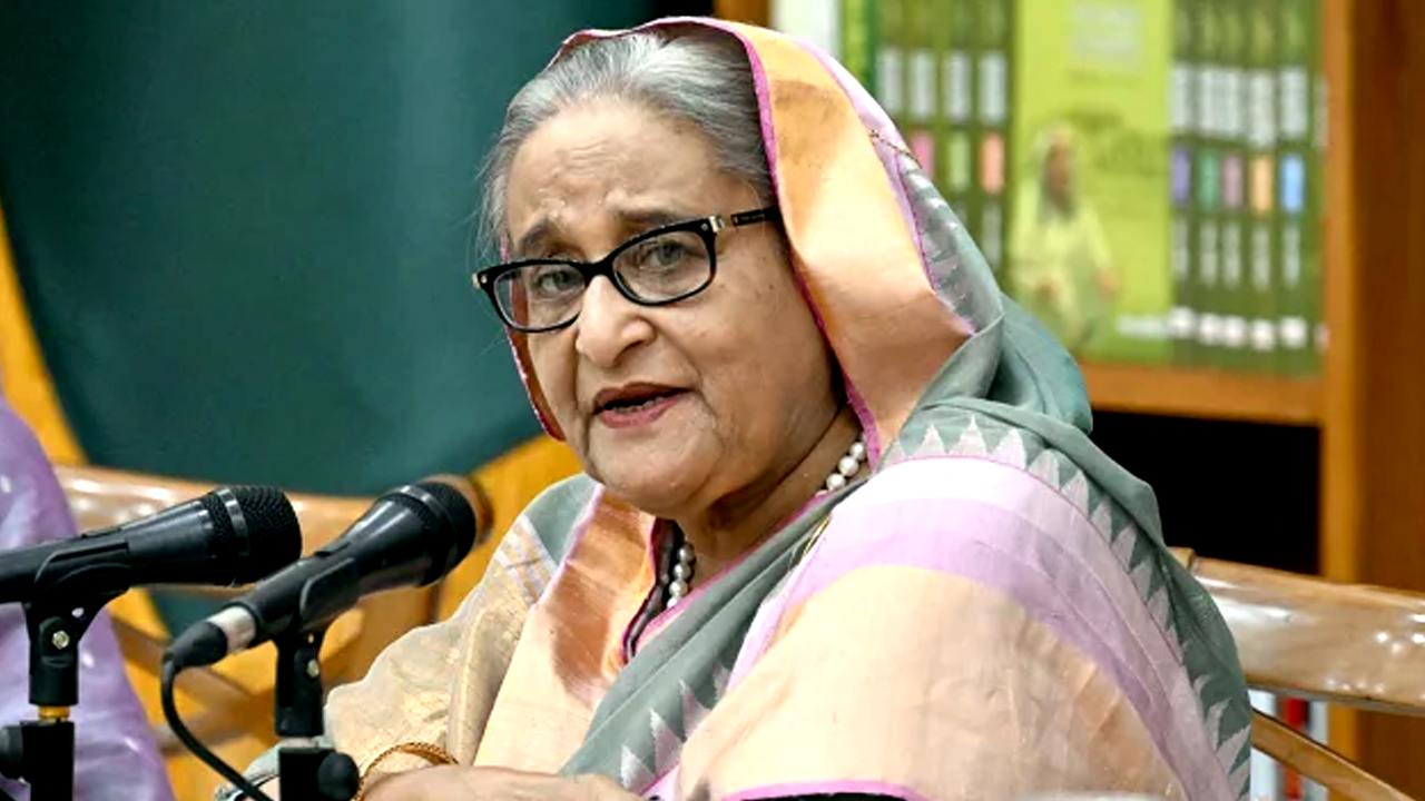 শেখ হাসিনাকে প্রত্যর্পণে ঢাকার অনুরোধ খতিয়ে দেখছে দিল্লি