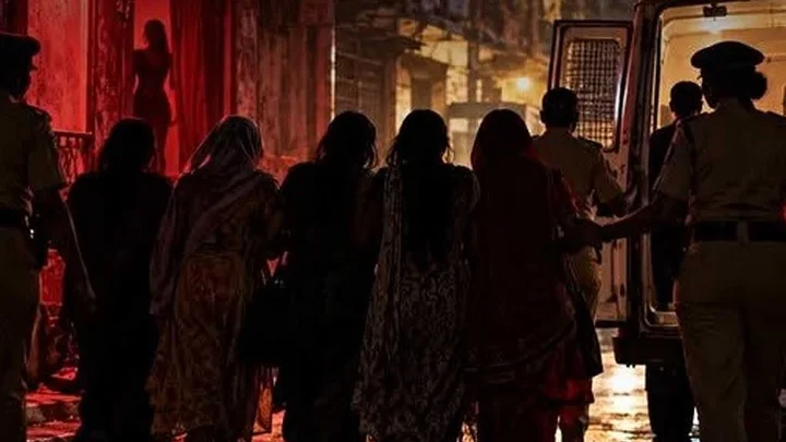ভারতে চাকরির প্রলোভন দেখিয়ে বিক্রি, যৌনপল্লী থেকে উদ্ধার ৬ বাংলাদেশি নারী