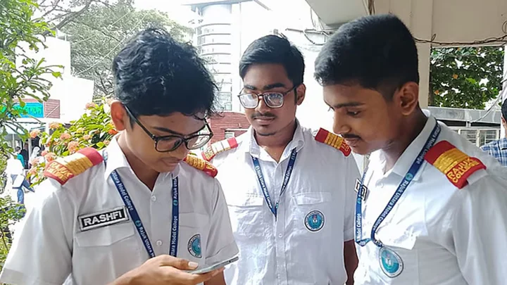 কলেজে ভর্তিতে নীতিমালার বাইরের ফি নিয়ে কড়াকড়ি
