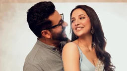 বিচ্ছেদ গুঞ্জনের মাঝেই ভালোবাসার বার্তা দিলেন রাজ-শুভশ্রীর