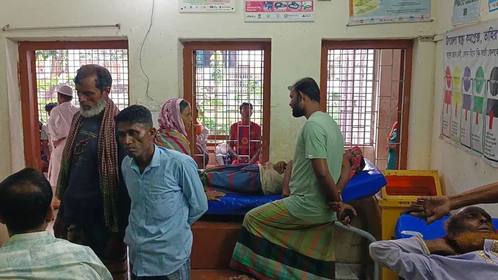 তাহিরপুরে ফেসবুক পোস্ট ঘিরে দুপক্ষের সংঘর্ষ, আহত ৩০