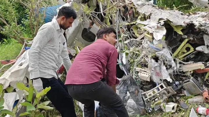 ভারতে প্রশিক্ষণ বিমান বিধ্বস্ত, দুই পাইলট নিহত