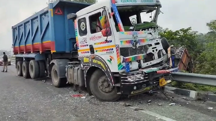 ভারতে ট্রাক-পিকআপভ্যানের মুখোমুখি সংঘর্ষে নিহত ৫