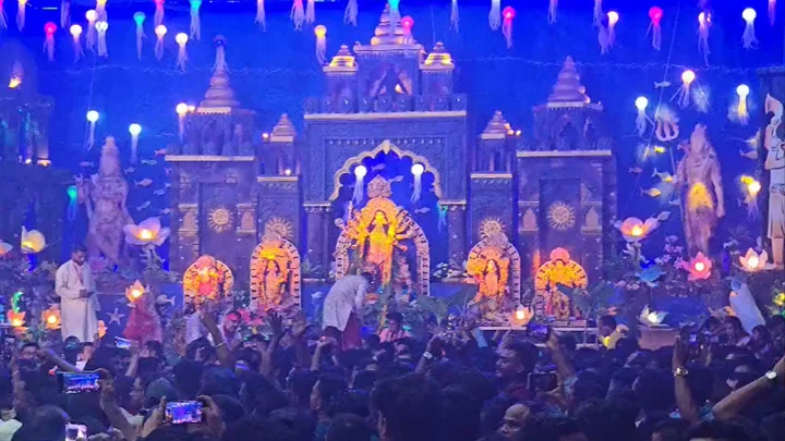 আরব আমিরাতে সাত স্থানে দুর্গাপূজা, আজমানে পুণ্যার্থীদের ঢল