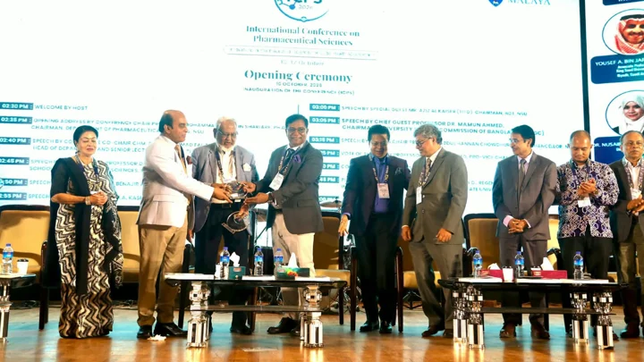 ওষুধের দাম কমাতে সাশ্রয়ী উৎপাদন ব্যবস্থার ওপর জোর ইউজিসি চেয়ারম্যানের