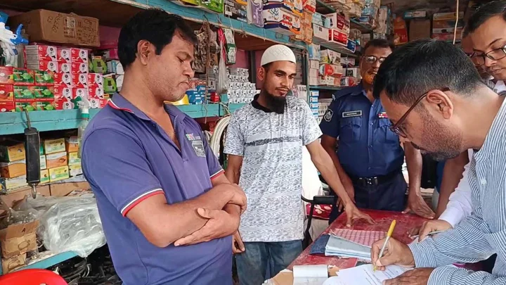 ১৮০০ টাকার সিলিন্ডার ২৫০০ বিক্রি, তিন প্রতিষ্ঠানকে জরিমানা