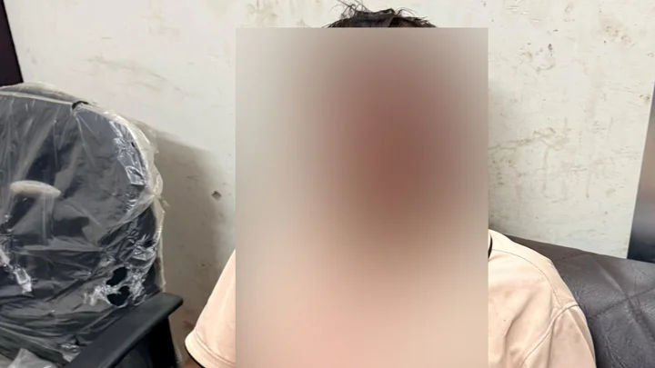 নিজ দোকানের সামনে বিএনপি নেতাকে কুপিয়ে জখম
