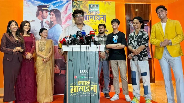 আইস্ক্রিনে লাক্স প্রেজেন্টস ‘ক্যাফে আমব্রেলা’