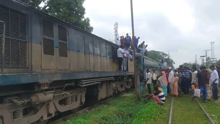 ময়মনসিংহে ট্রেনের ধাক্কায় প্রাণ গেল কিশোরের