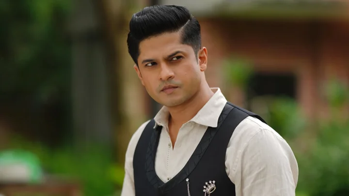 পিংক বাস নিয়ে ট্রলকারীদের ওপর নিলয়ের ক্ষোভ