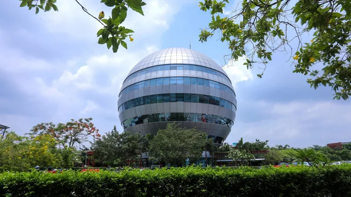 শিক্ষক নিয়োগ দিচ্ছে আমেরিকান ইন্টারন্যাশনাল ইউনিভার্সিটি