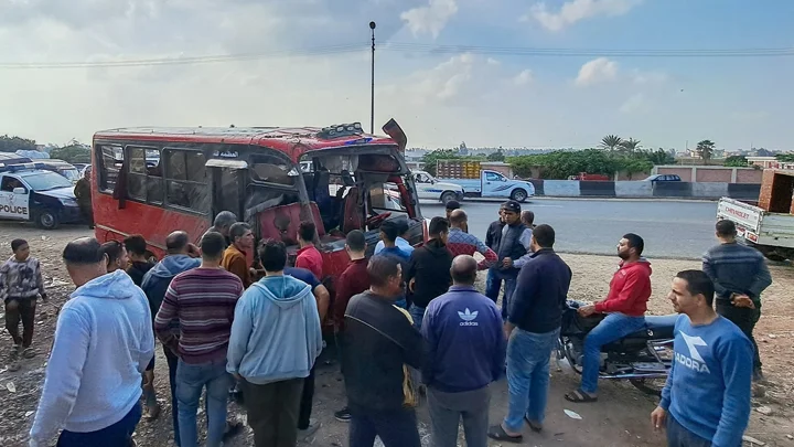 মিশরে পর্যটকবাহী বাস দুর্ঘটনায় ১২ জন নিহত, আহত ৩০