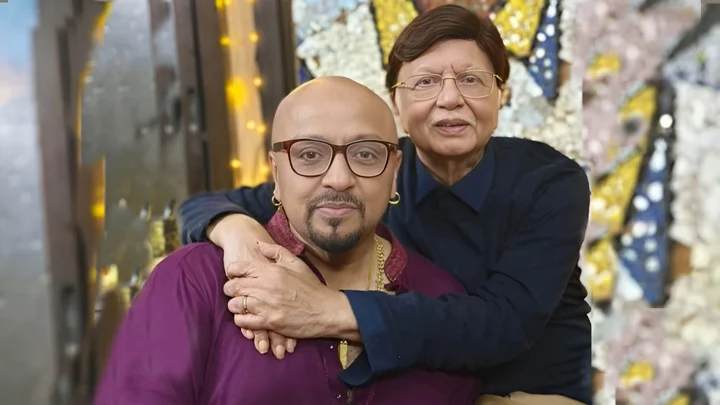 ৪০ বছর পর ভাই সোহেল রানাকে ঘড়ি উপহার দিলেন রুবেল